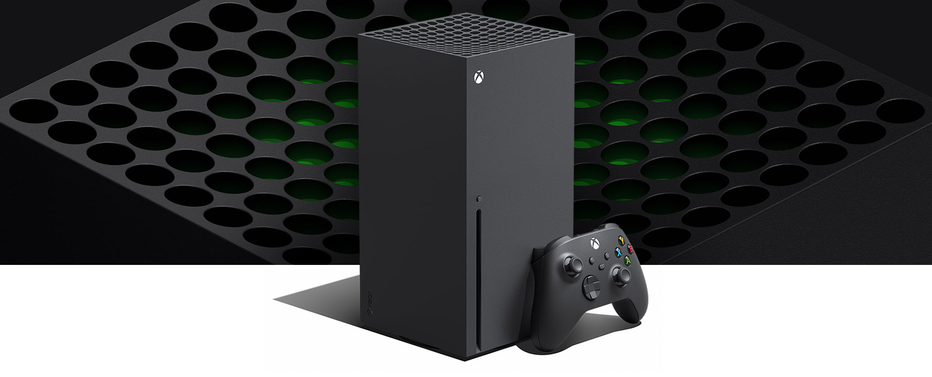 Xbox Series X -konsoli Xbox Series X:n ylätuulettimen edessä