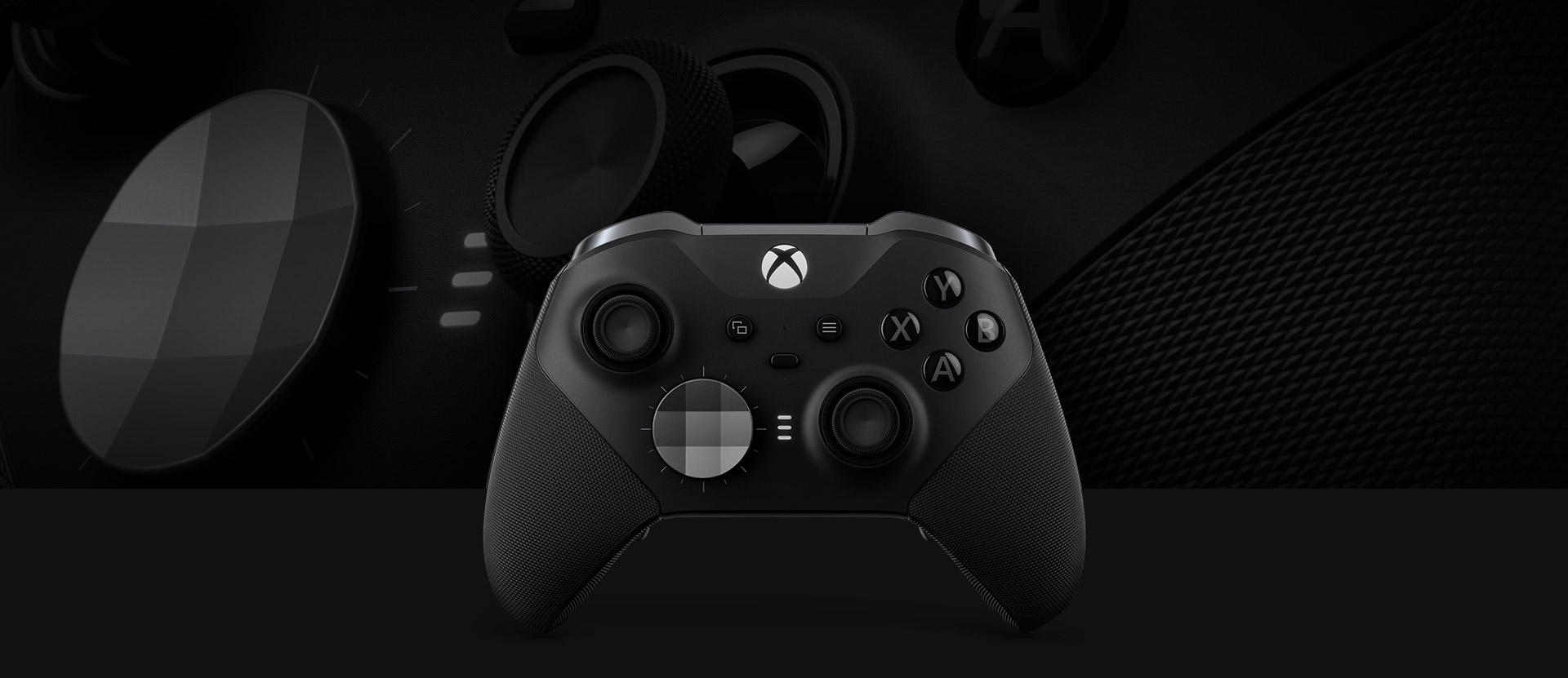 Xbox Elite Kablosuz Denetleyici Serisi 2'nin önden görünümü Arka planda denetleyicinin yakın bir kısmı