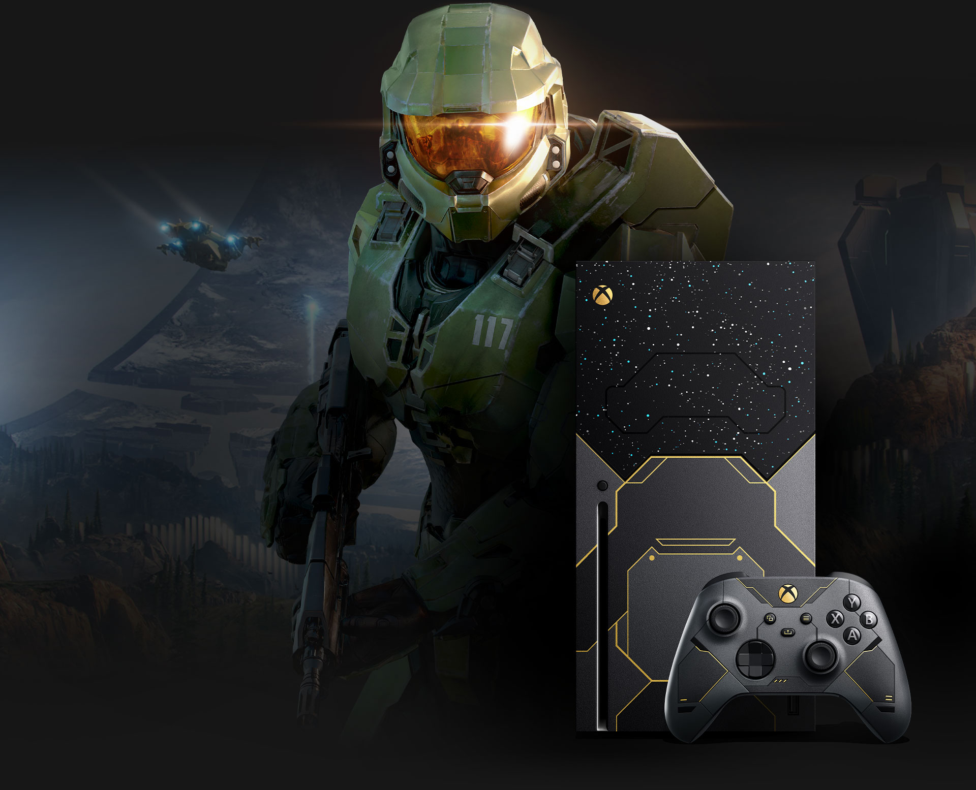 Master Chief steht neben der Xbox Series X Halo Infinite Limited Edition Konsole