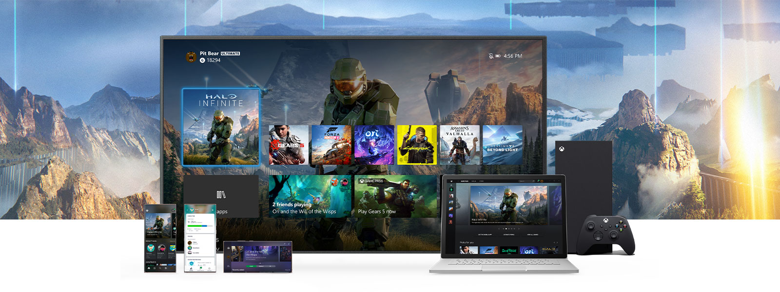 Xbox dashboard vises på en TV ved siden av en Xbox Series X. Ekstra enheter som en PC og mobile enheter står foran TV-en.