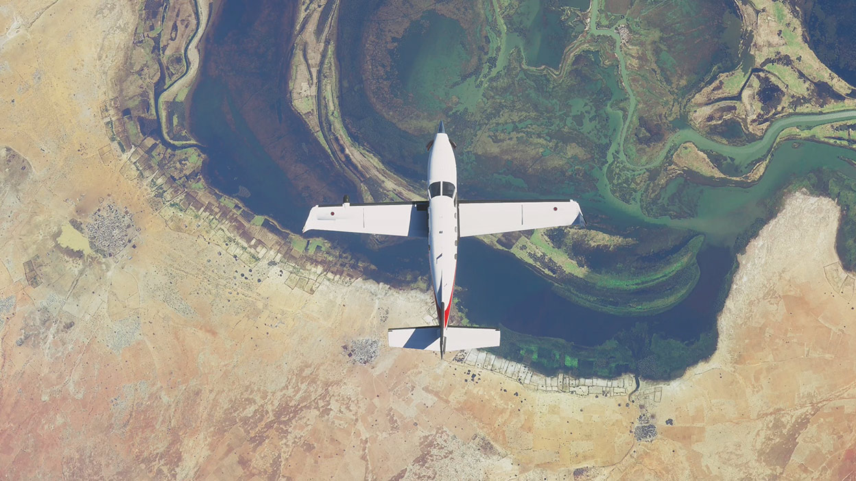 Vliegtuig uit Microsoft Flight Simulator dat boven land en water vliegt