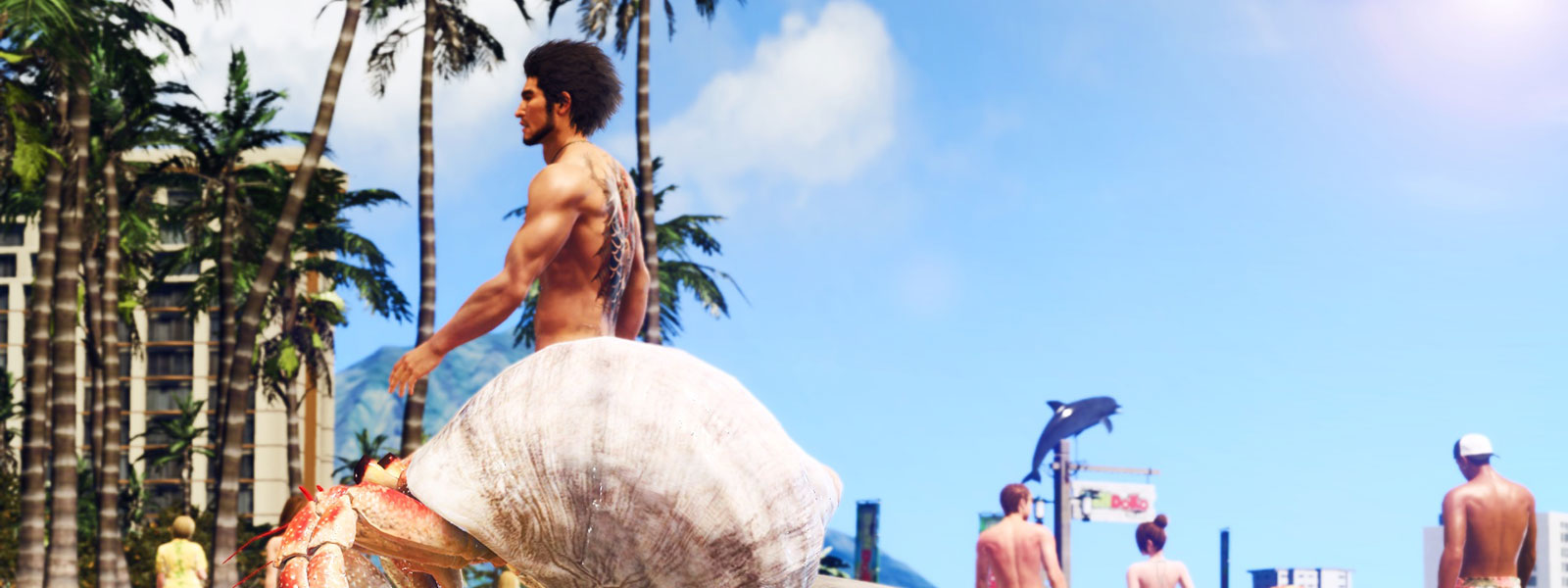 Un hombre con un tatuaje Yakuza camina por una playa con un cangrejo ermitaño que bloquea su mitad inferior.