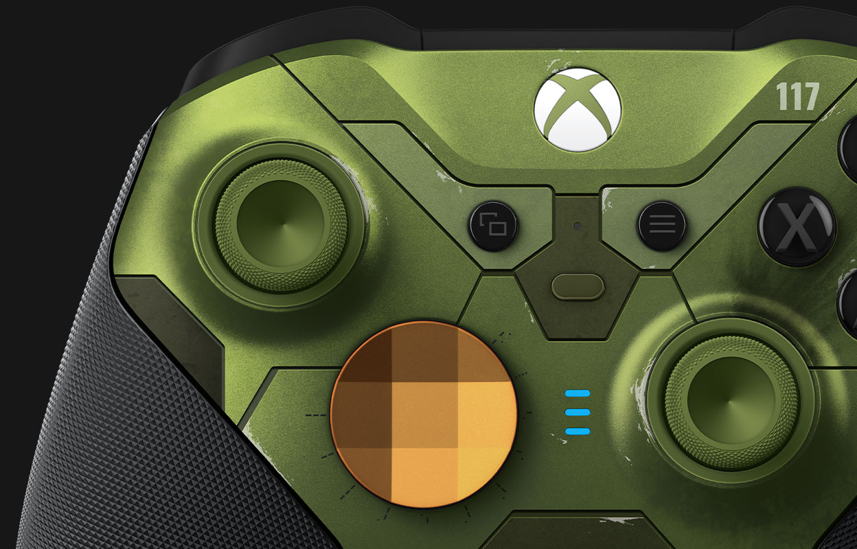 Elite series 2 Halo Infinite oyun kumandasının arkadan görünümü, denetim düğmelerinin düğme eşlemesi özelleştirmesini vurguluyor