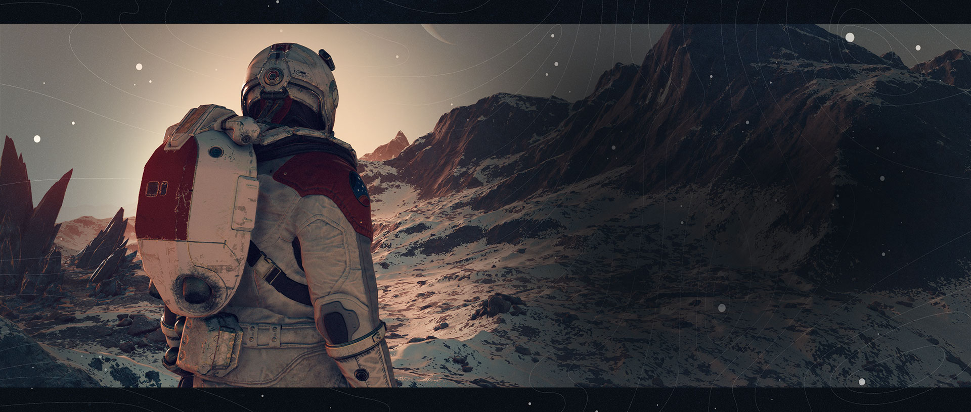 Um explorador olha para os topos das montanhas nevadas enquanto um planeta anelado aparece no céu.