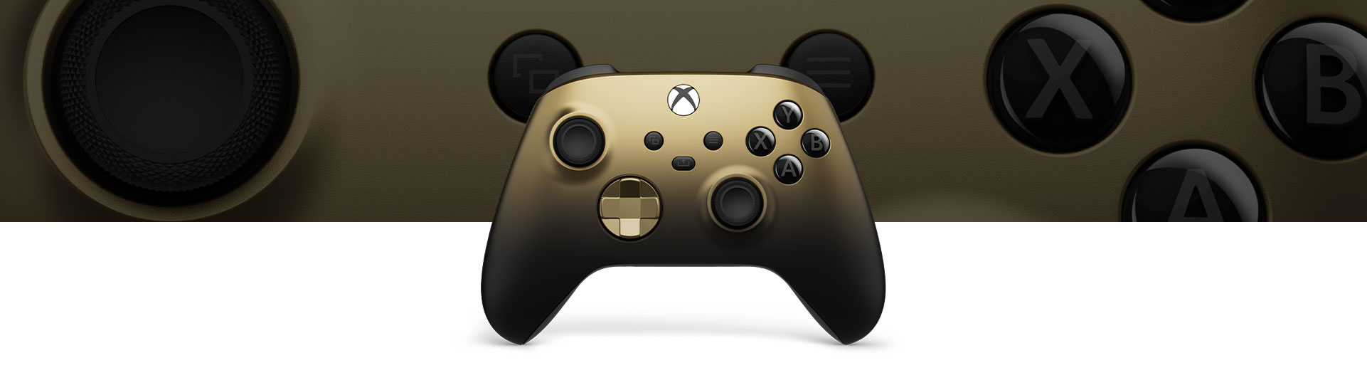 Vue avant de la manette sans fil Xbox - Édition spéciale Gold Shadow avec un plan rapproché à l’arrière-plan.