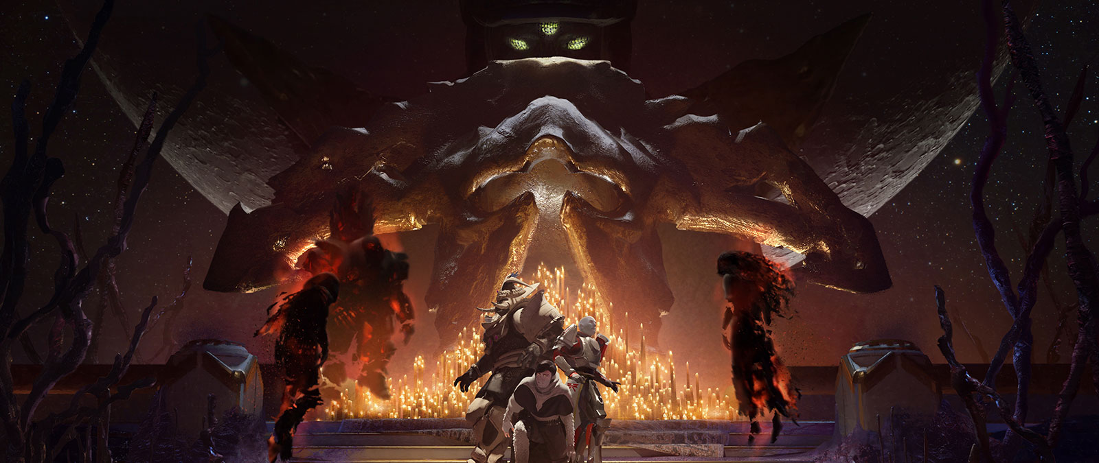 Drei Alptraum-Bosse nähern sich einer Gruppe von verängstigten Spieler*innen, die von brennenden Kerzen umgeben sind, während der Leviathan im Hintergrund zusieht. 