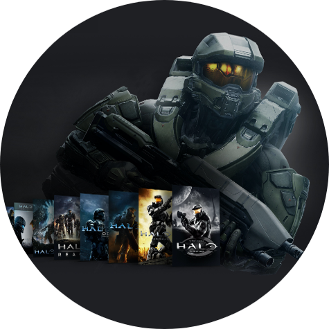 Master Chief, de pie, detrás de una colección de juegos de la franquicia Halo.