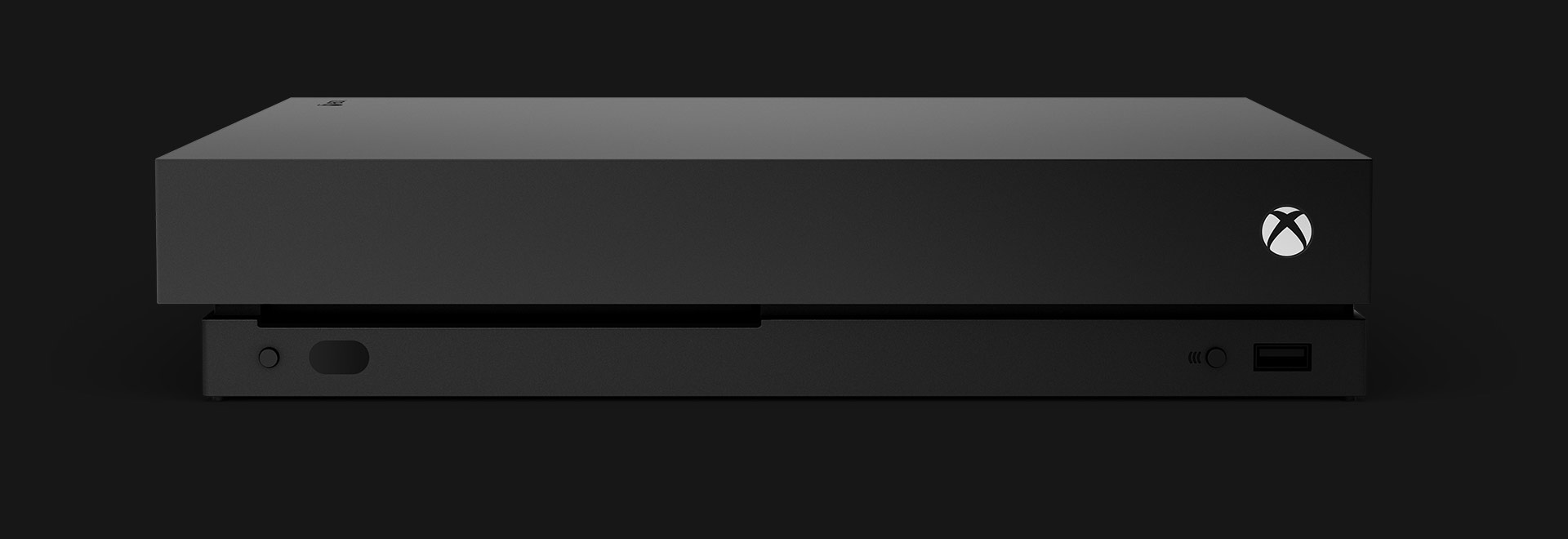 Xbox One X 主機的正面圖。