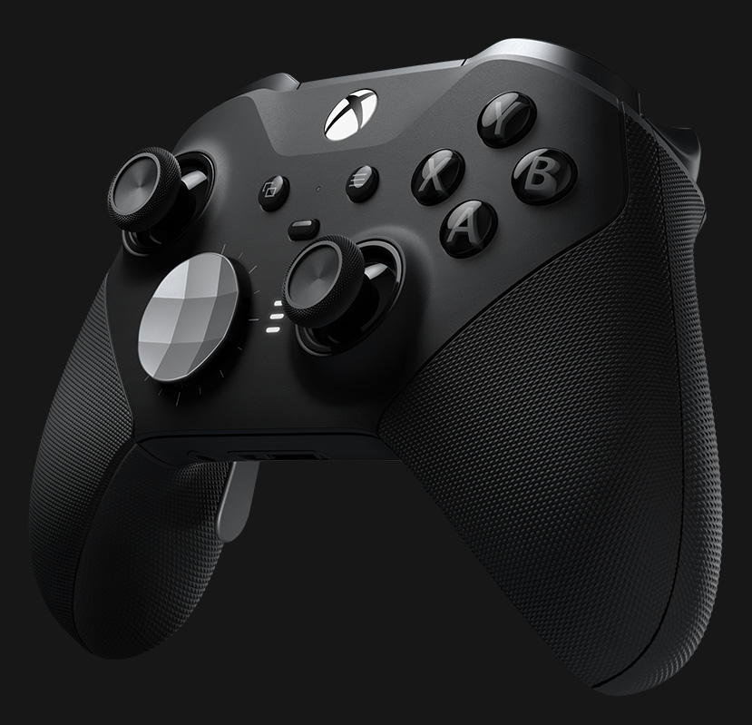 Bezprzewodowy kontroler Xbox Elite Series 2 widziany z przodu z lewej strony