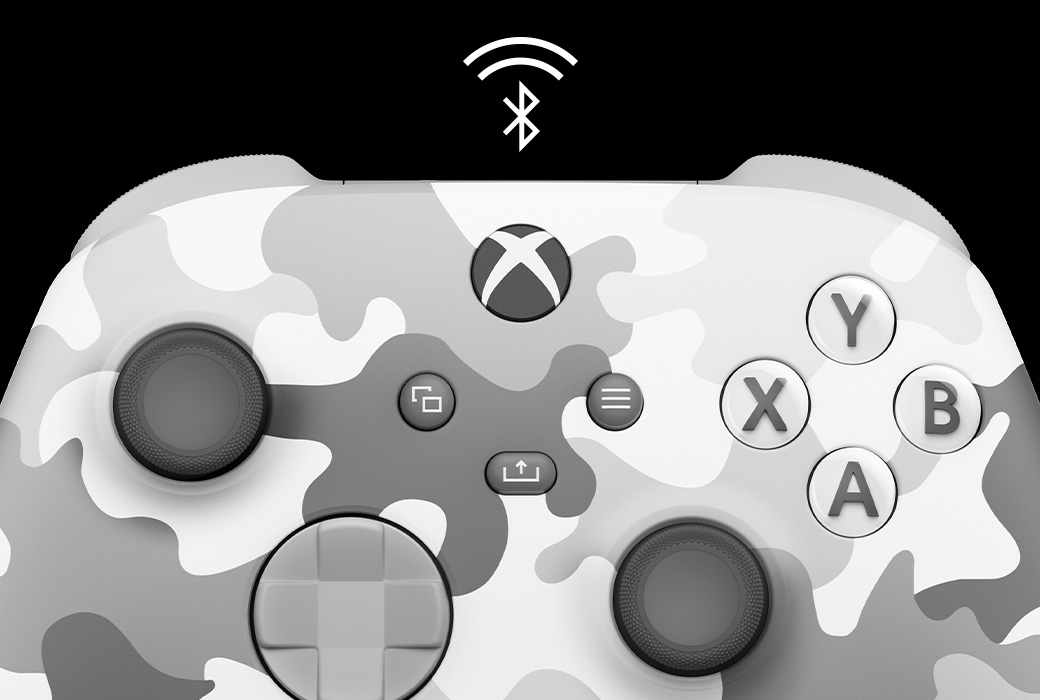 Nahaufnahme des Xbox Wireless Controllers – Arctic Camo Special Edition im Mittelpunkt mit Bluetooth-Logo