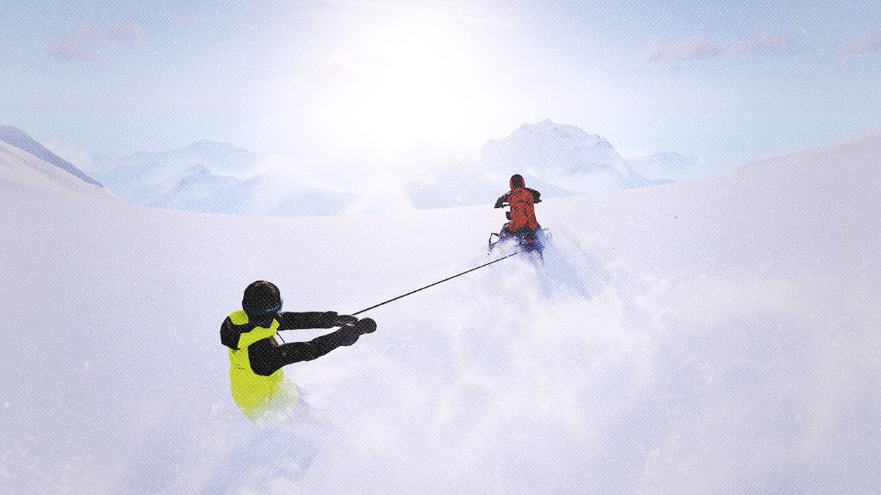 Une motoneige tracte un snowboardeur jusqu’à une montagne couverte de poudreuse.