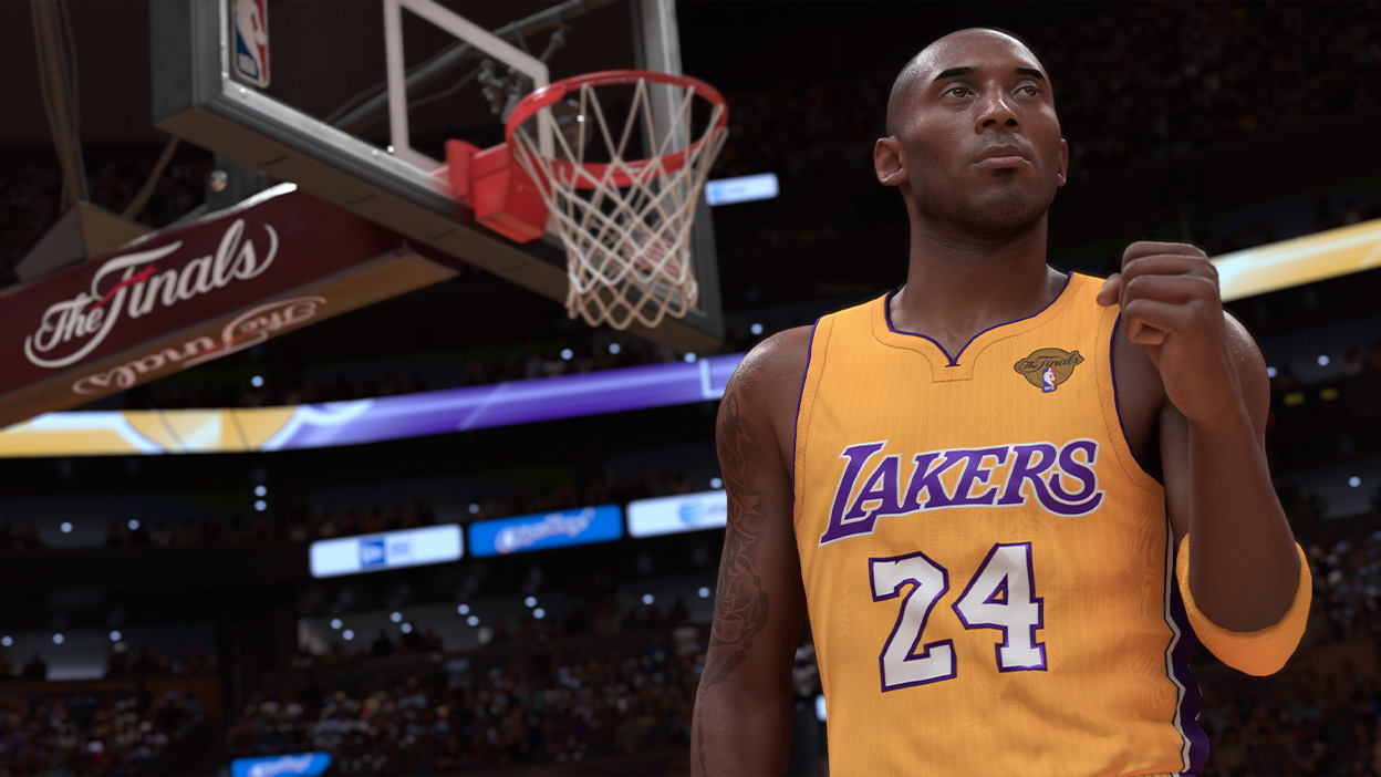 Kobe Bryant nosi koszulkę Lakers o numer 24 i swobodnie podnosi pięść sukcesu