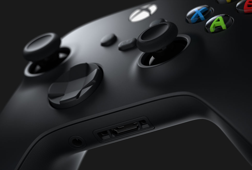 ヘッドホン ジャックが表示されている Xbox ワイヤレス コントローラーの底部