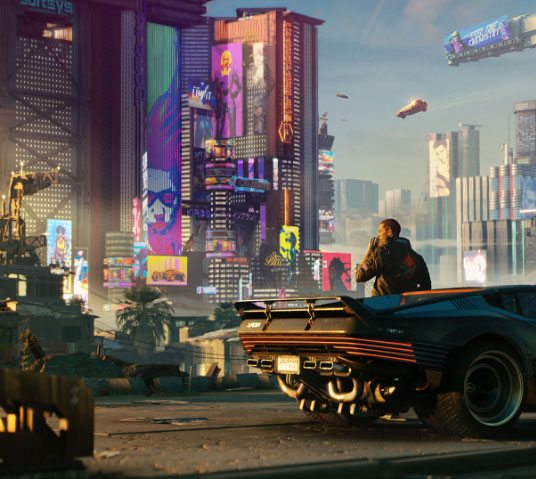 《赛博朋克 2077》。V 倚靠着汽车欣赏城市的夜景。