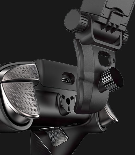 Vue arrière du périphérique Turtle Beach branché sur la manette.