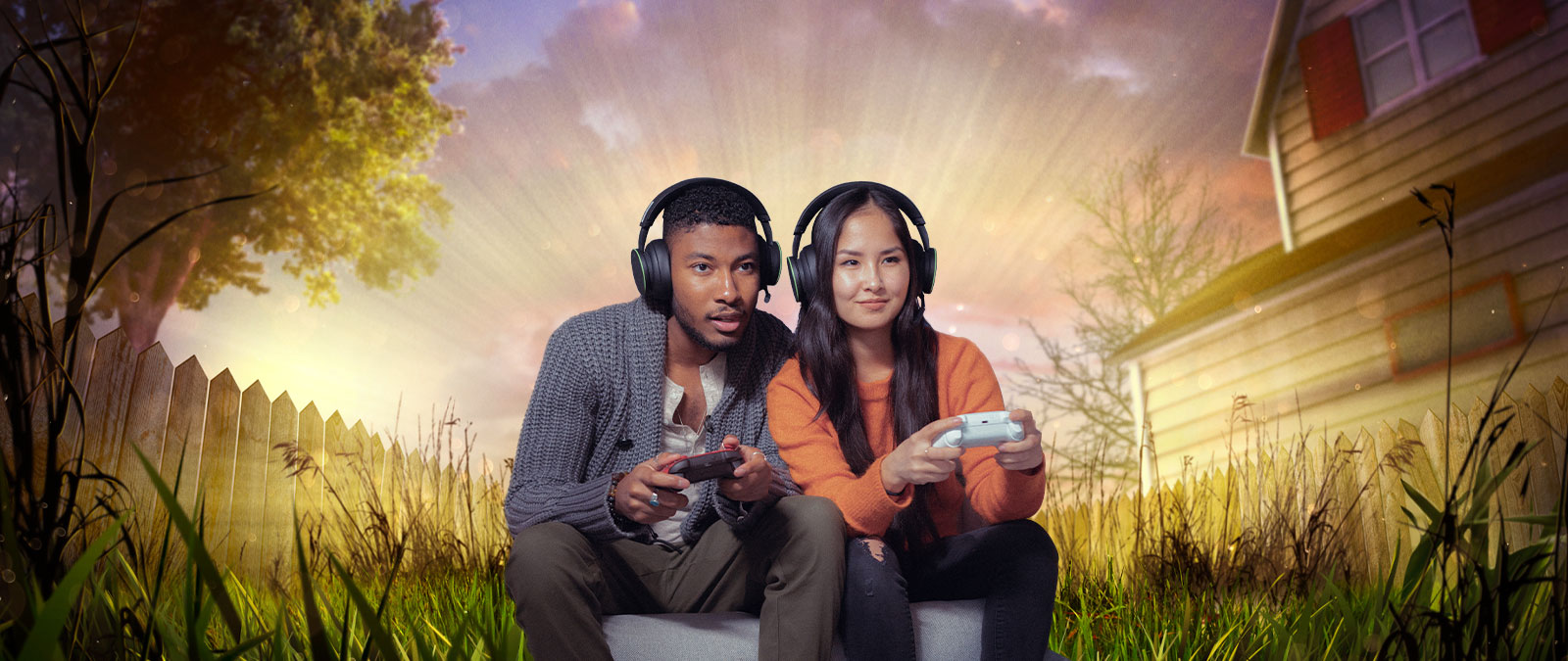 Dos personas que juegan con Xbox en el jardín de Grounded
